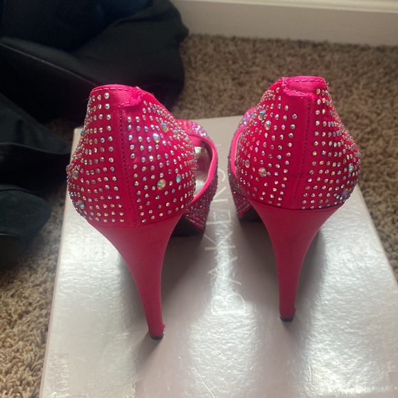 Bakers, fuchsia, pink, iridescent rhinestone platform heel - Picture 3 of 5